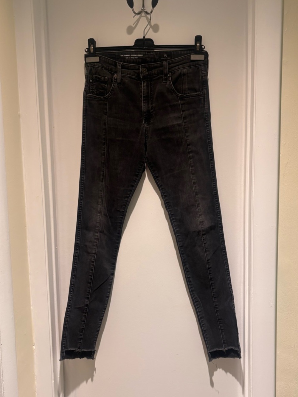 AG Jeans The Farrah High Rise
Skinny Ankle Size 28R
